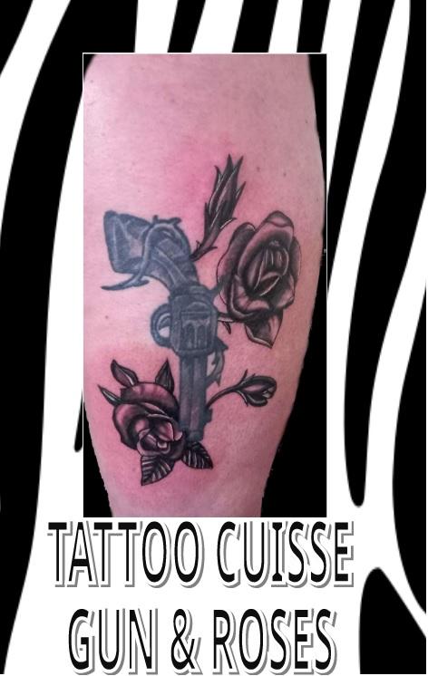 Tattoo cuisse gun and roses
